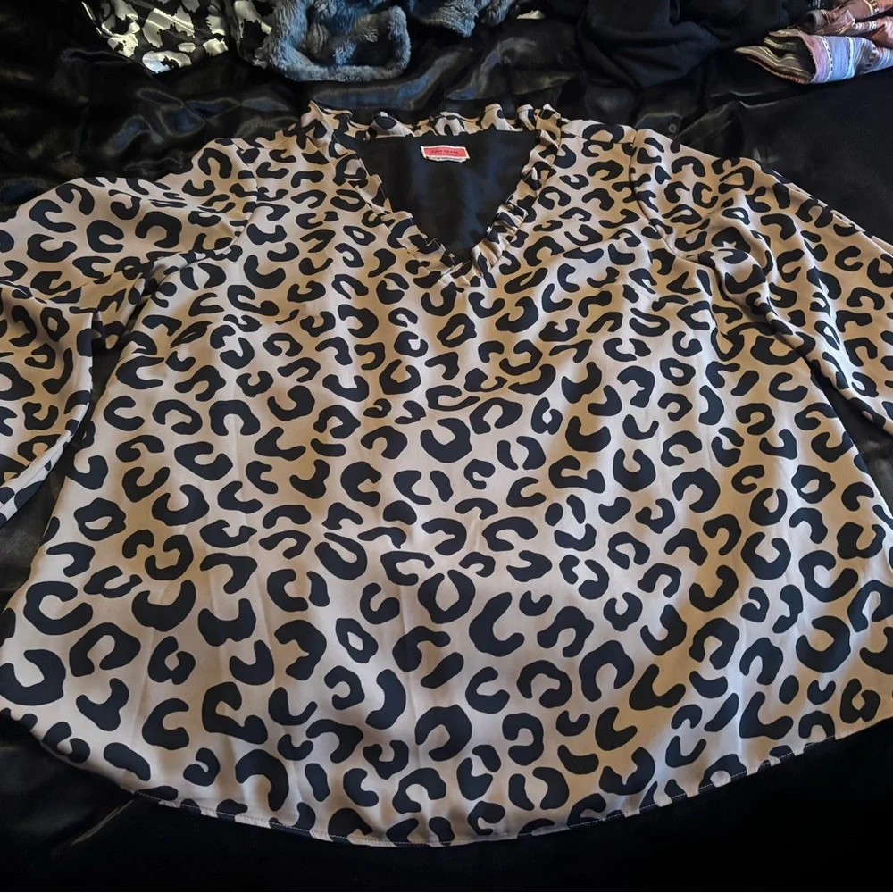 Kate Spade Tan Leopard Print long sleeve Blouse - Picture 5 of 15